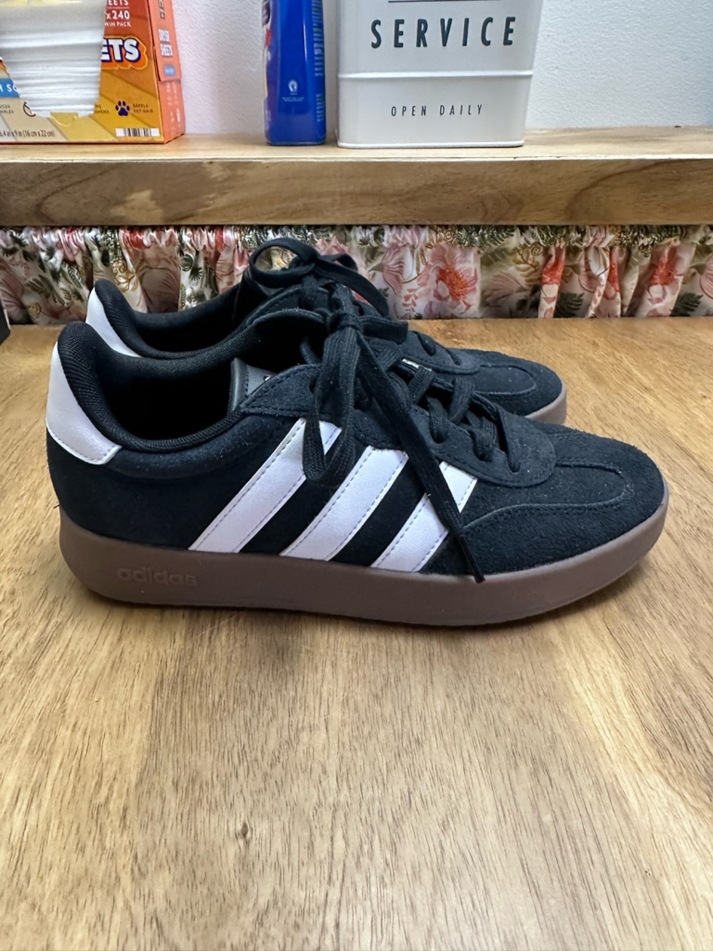 Men’s adidas Bareda Black Suede Sneakers with Gum Sole size 8.5 - Picture 2 of 5